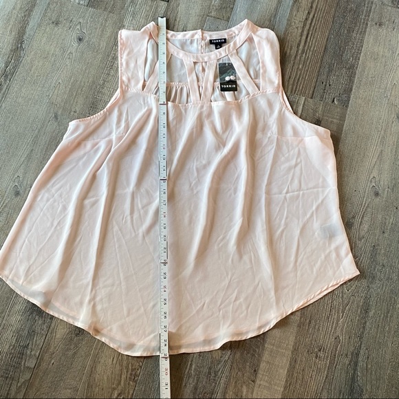 NWT TORRID Blush Colored Sleeveless Cagefront Tank ✨Perfect for Spring!!✨ - Picture 6 of 11